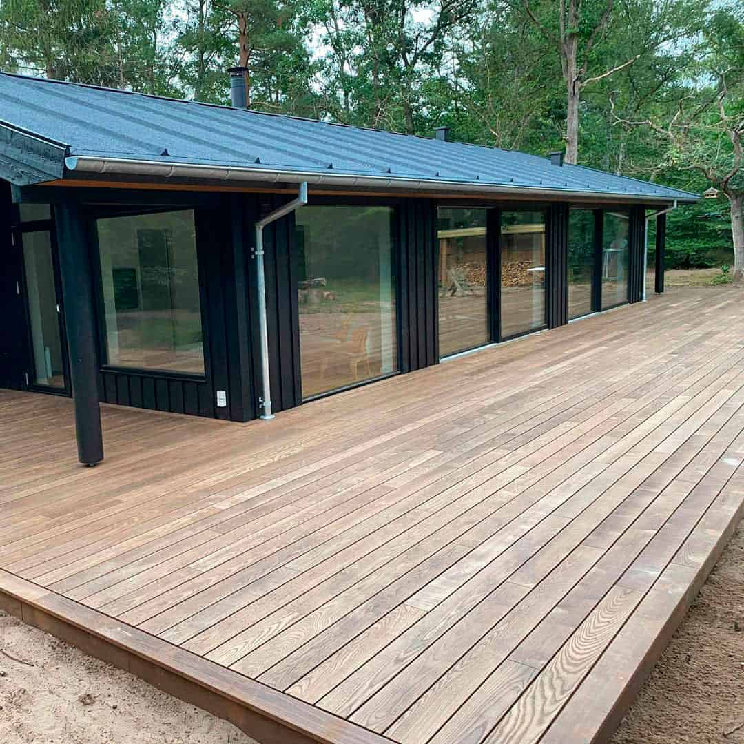 hus i Frederiksværk har fået ny terrasse